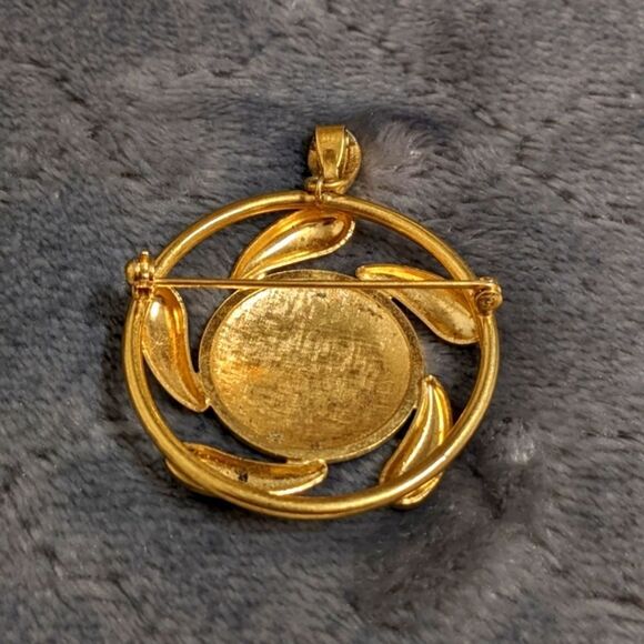 Vintage  1960's Goldtone & Red Enamel Circle Brooche/Pendant - Picture 7 of 7